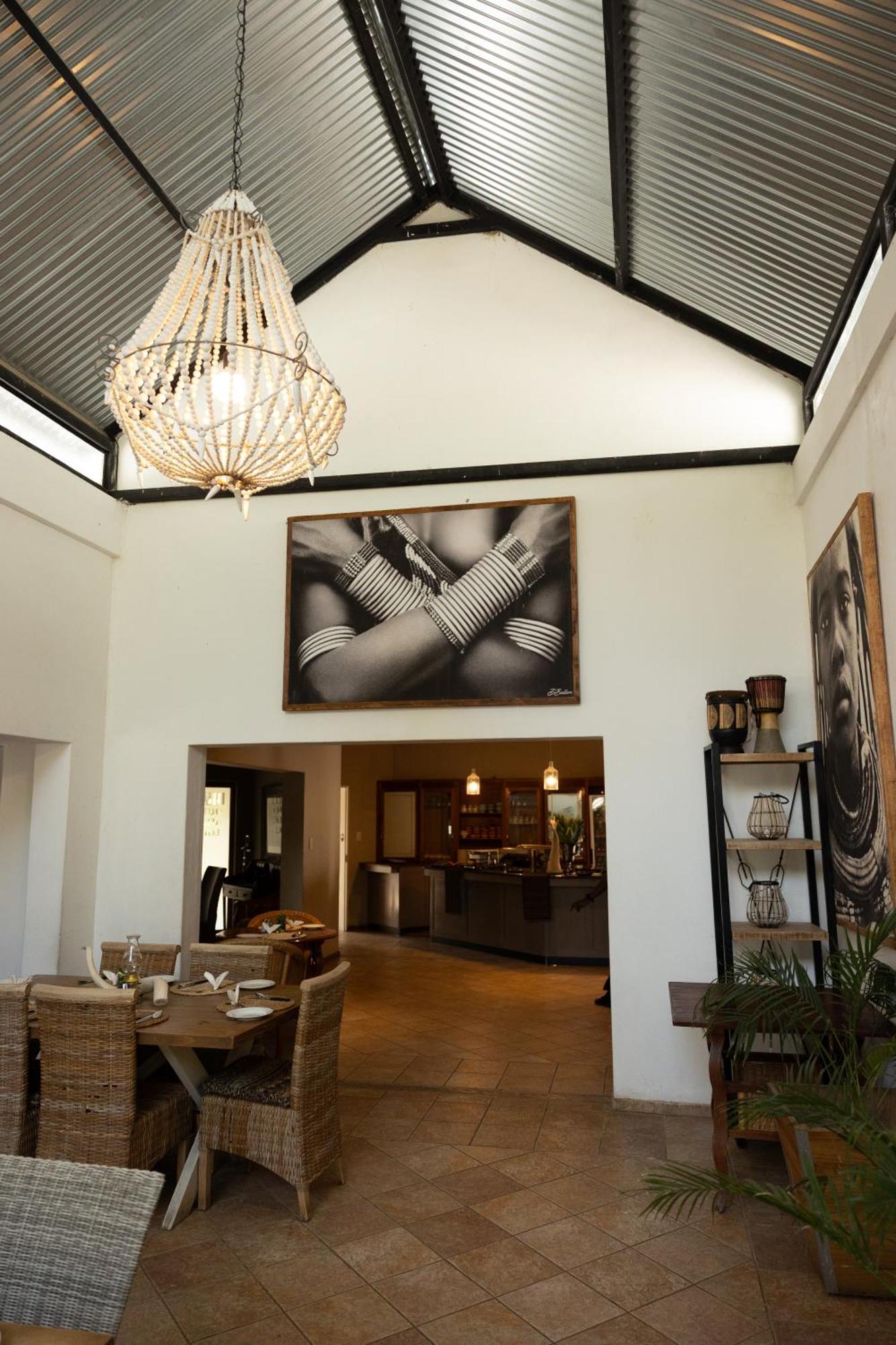 Out Of Africa Town Lodge Otjiwarongo Eksteriør bilde
