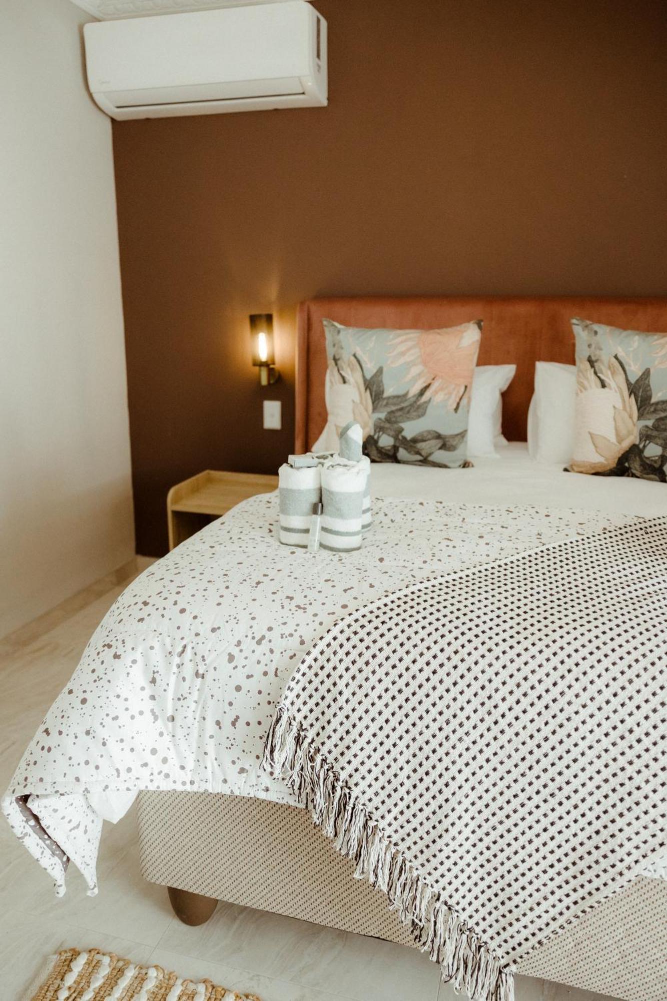 Out Of Africa Town Lodge Otjiwarongo Eksteriør bilde