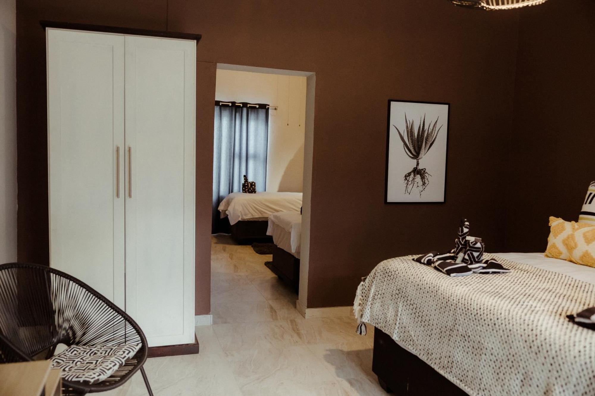 Out Of Africa Town Lodge Otjiwarongo Eksteriør bilde