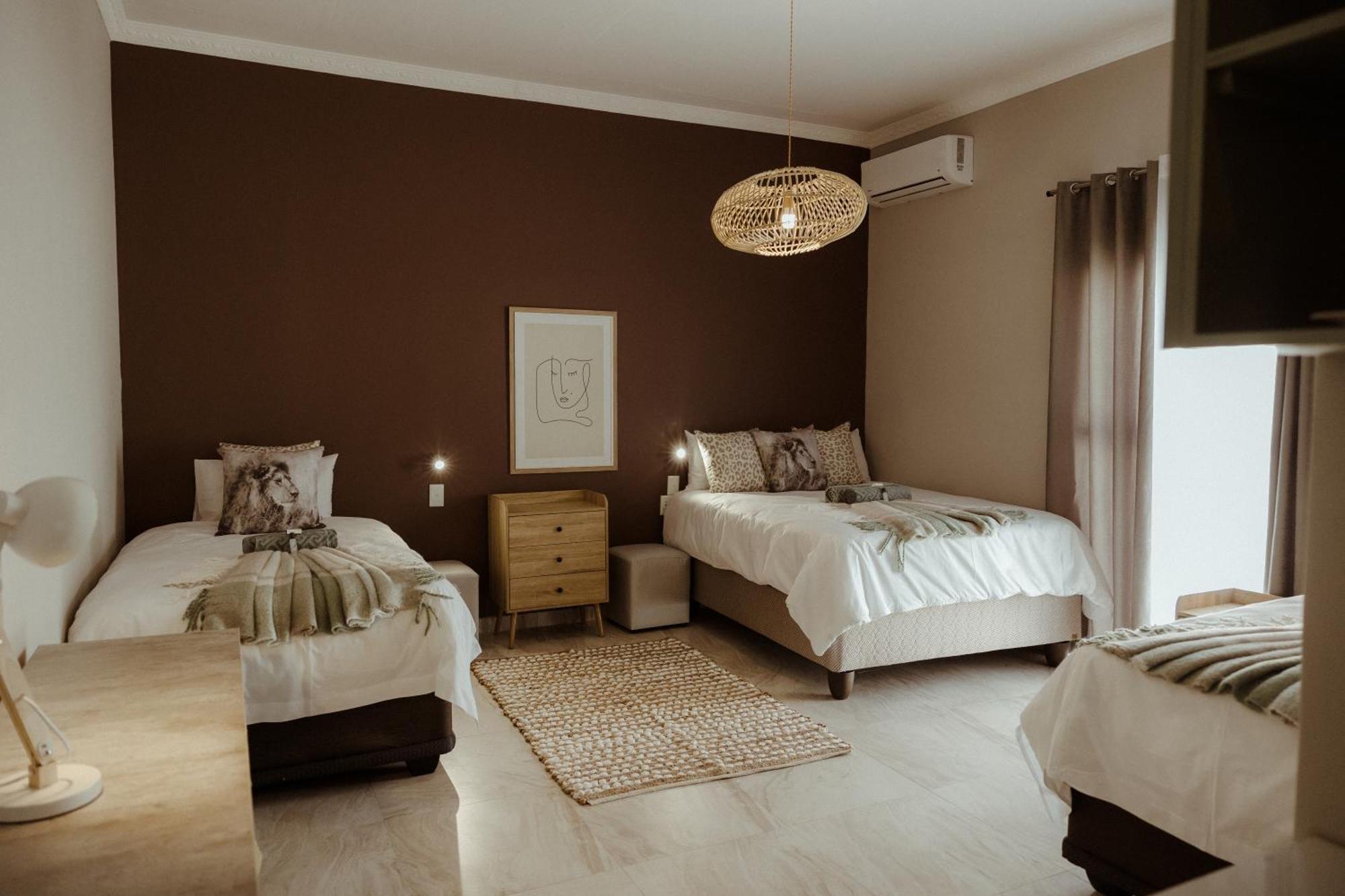 Out Of Africa Town Lodge Otjiwarongo Eksteriør bilde